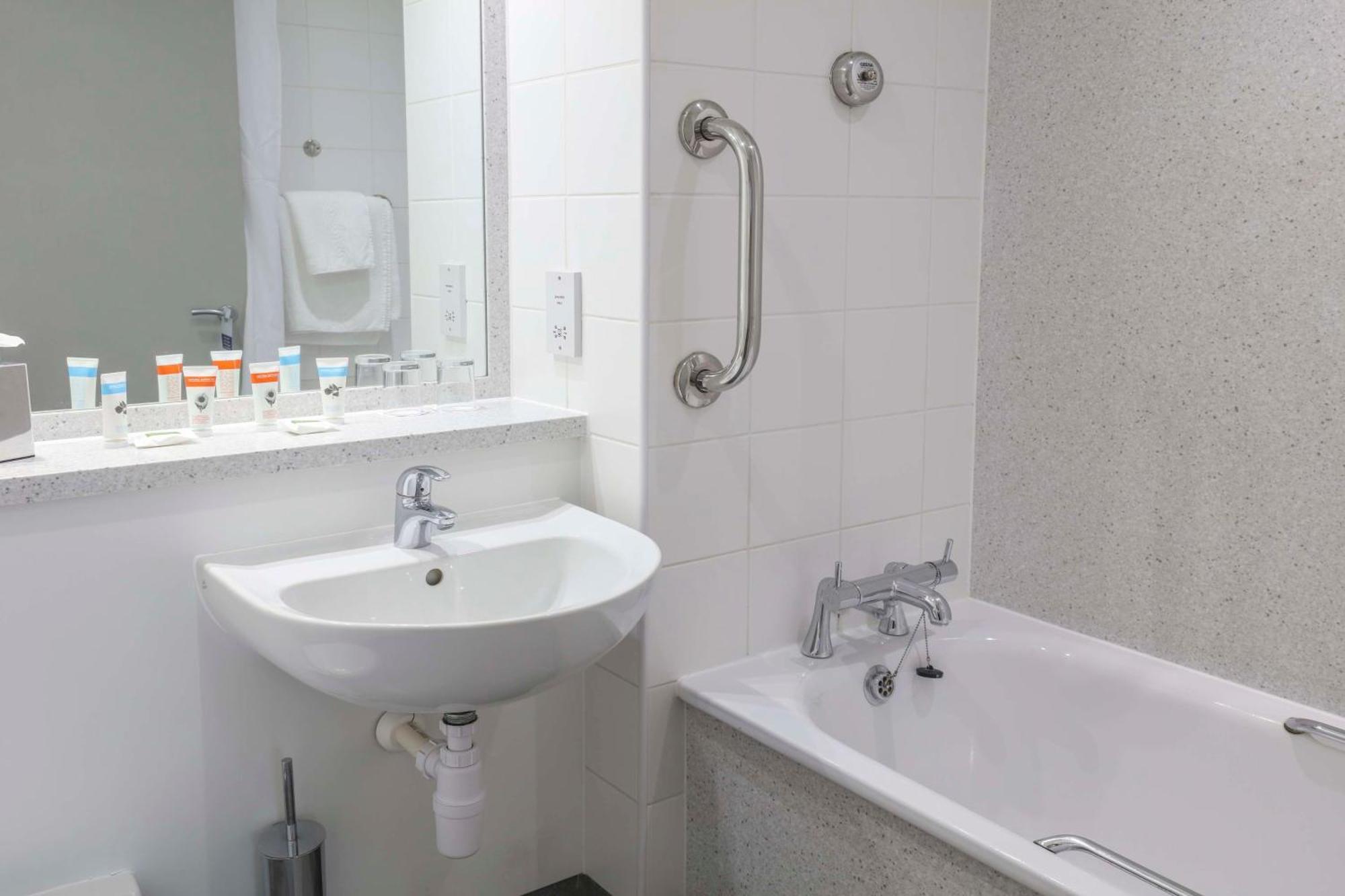 Best Western Pontypool Metro Hotel מראה חיצוני תמונה